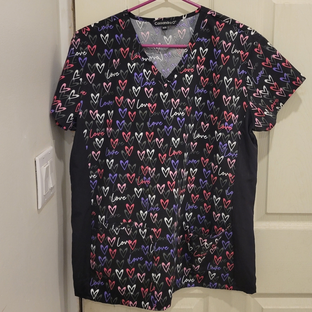 heart scrub top women's size medium